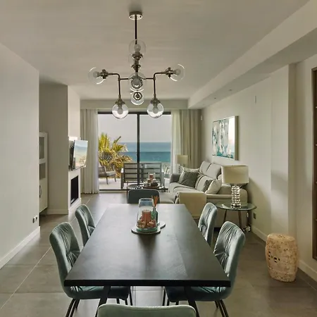 Sun, Sea & Style I Blue Apartment *